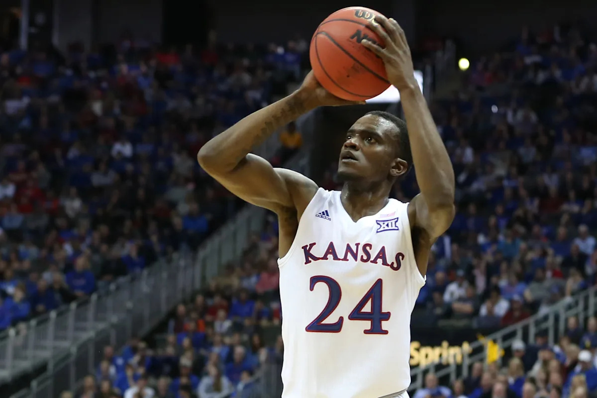 El ex jugador de baloncesto de Kansas Lagerald Vick acusado de intento de asesinato en Memphis