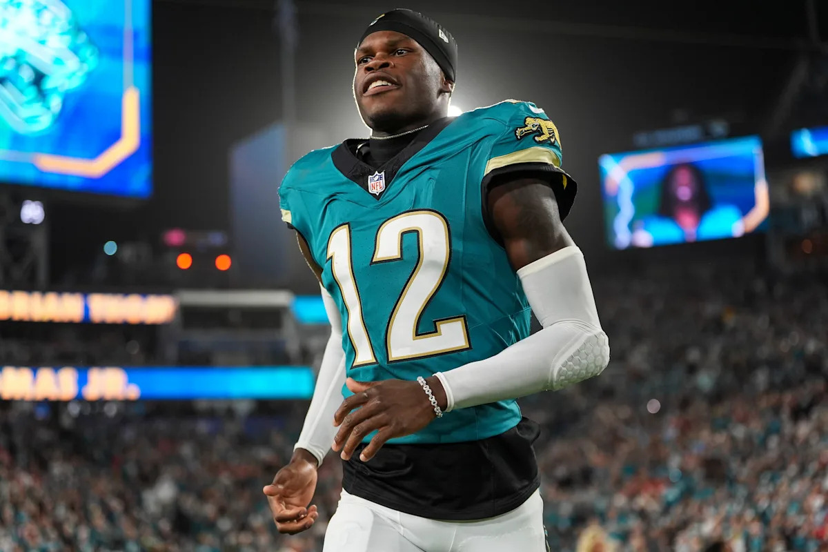 La lesión de rodilla de Travis Hunter que puso fin a la temporada no pondrá fin al experimento bidireccional de los Jaguars. Aún no.