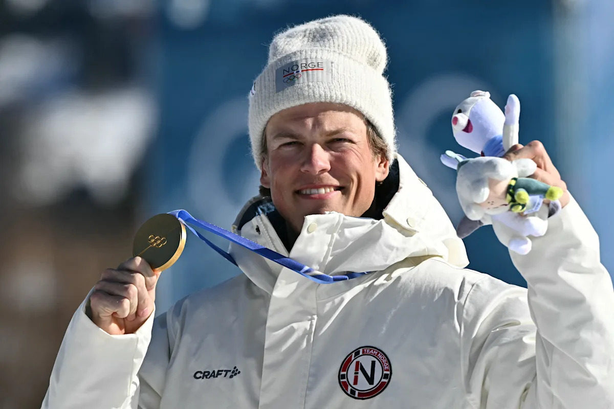 Juegos Olímpicos de Invierno 2026: el noruego Johannes Høsflot Klæbo iguala el récord al ganar la octava medalla de oro de su carrera