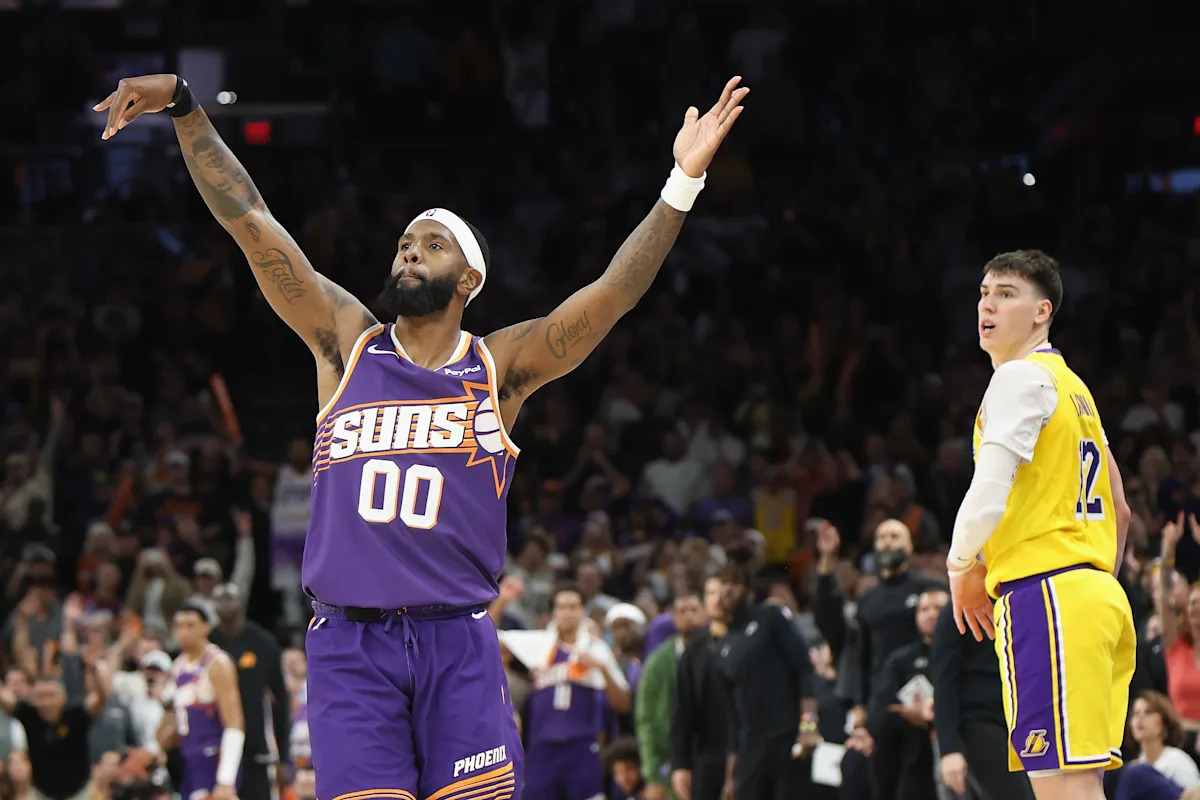 Royce O’Neale de los Suns arruina la remontada de los Lakers con un triple ganador