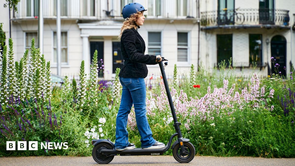 A pesar de la prohibición en las carreteras del Reino Unido, se promueven los scooters eléctricos para desplazarse