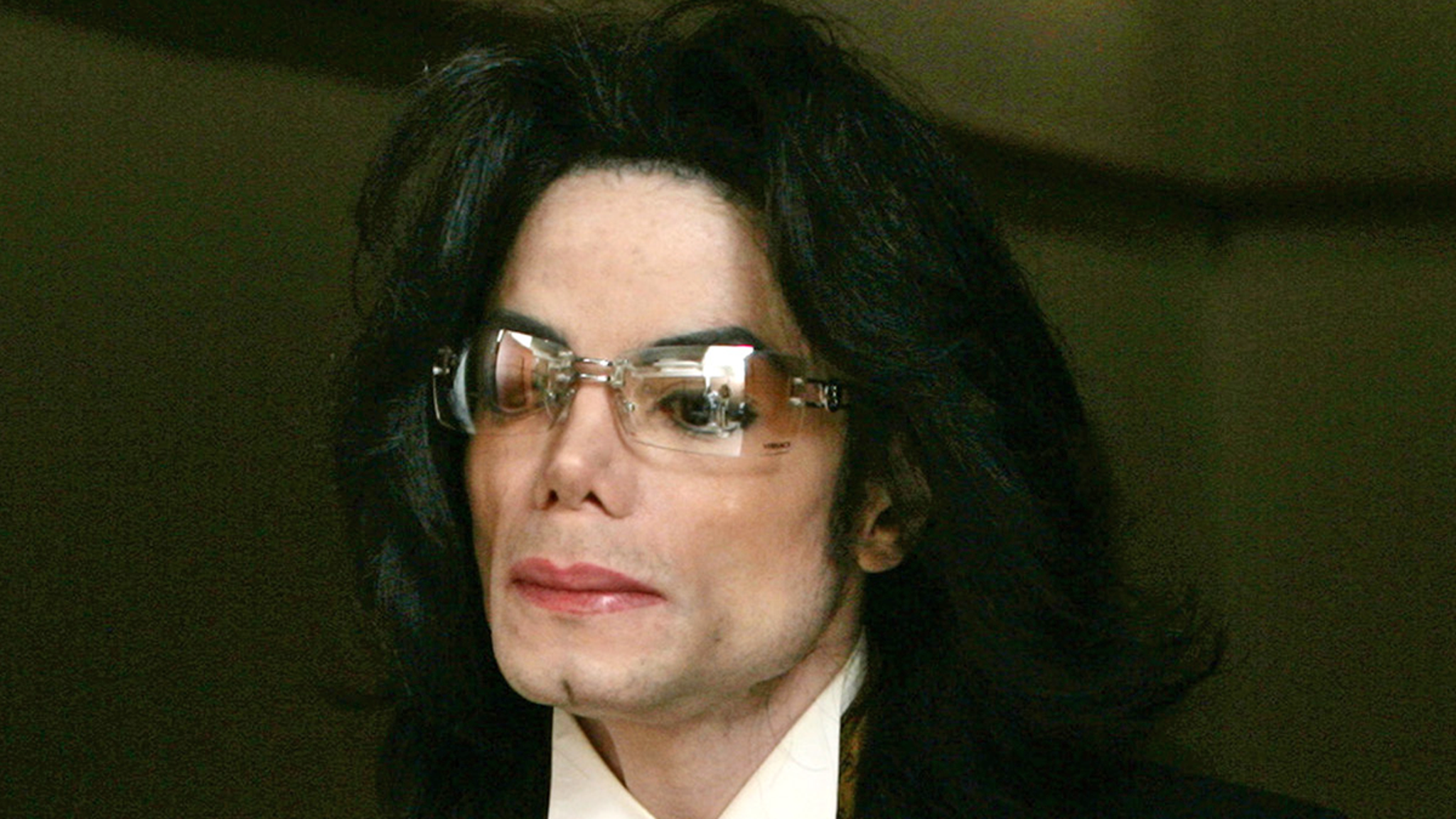 Ex amigos de Michael Jackson demandan a su patrimonio por tráfico sexual