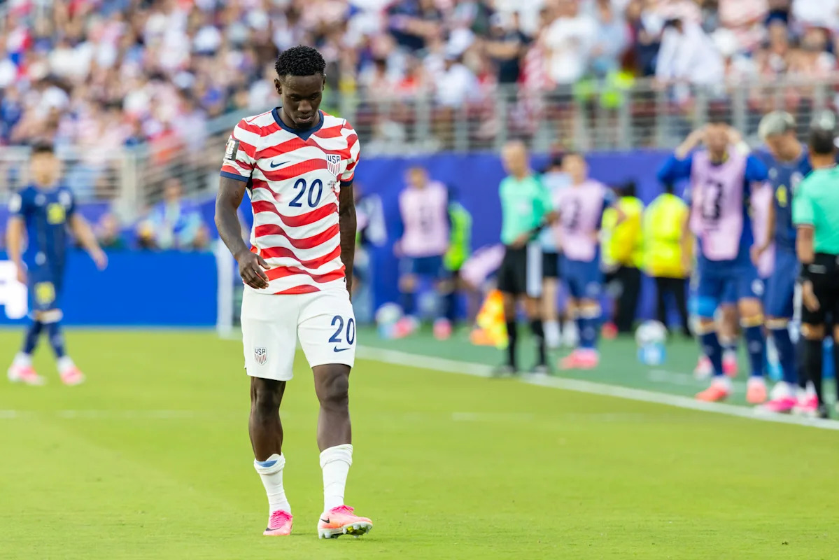 El ex entrenador del USMNT Bruce Arena aprueba la tarjeta roja de Folarin Balogun: “Es un juego peligroso”