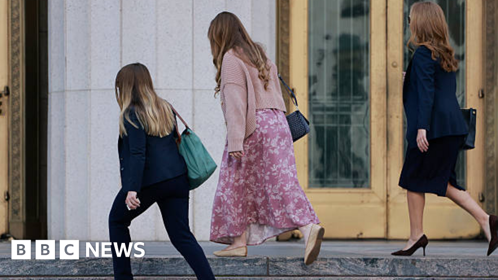 “Me obsesioné” por Instagram y YouTube, dice una mujer en un juicio histórico