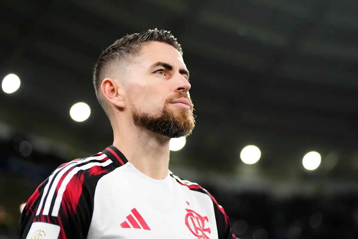 La estrella del fútbol Jorginho critica a Chappell Roan después de que una confrontación de seguridad supuestamente dejó a su nuera llorando