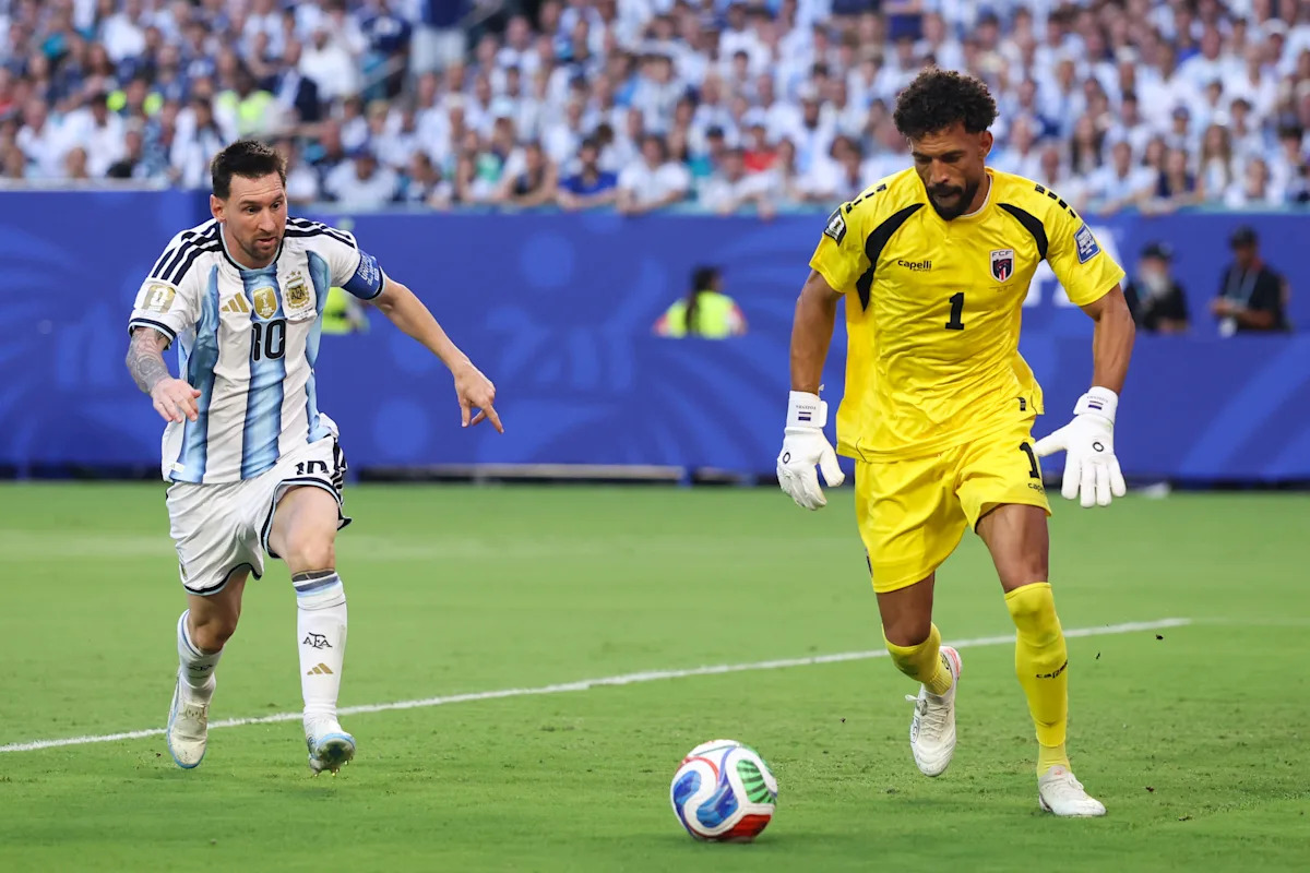 La estrella caboverdiana del Mundial, Vozinha, se une al Colo-Colo chileno