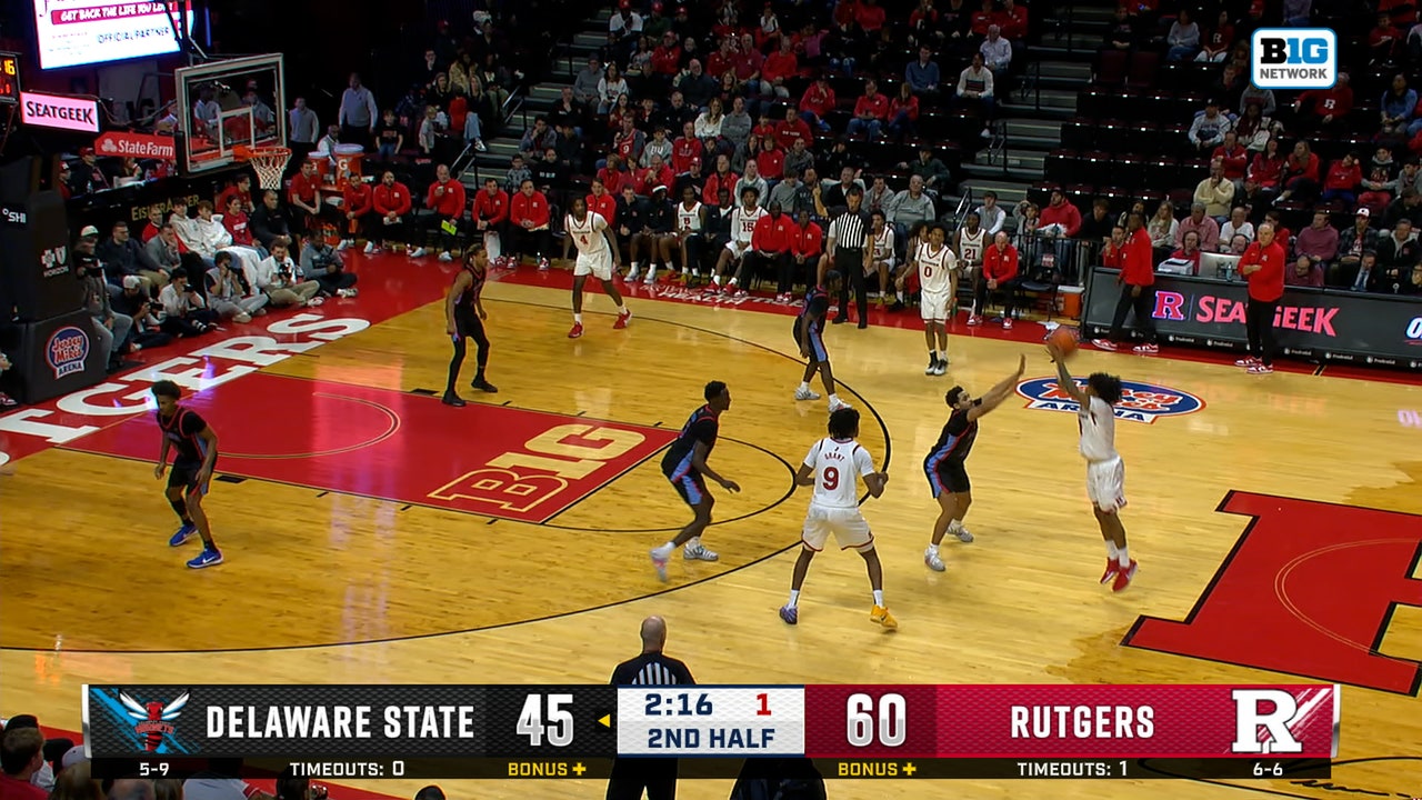 Jamichael Davis golpea el logo de DEEP 3, sellando una victoria de Rutgers contra Delaware State