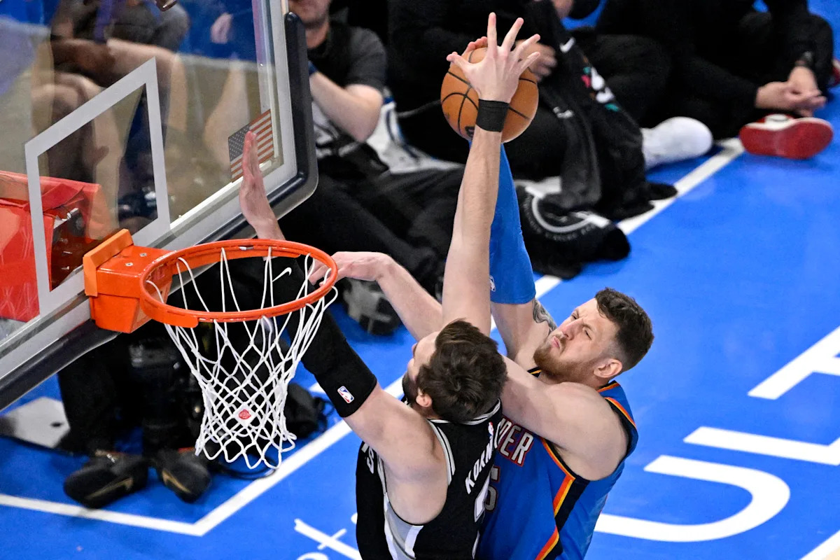 El reemplazo de Victor Wembanyama, Luke Kornet, acepta en broma la comparación con LeBron James después de que se bloqueó la persecución en el Juego 7.