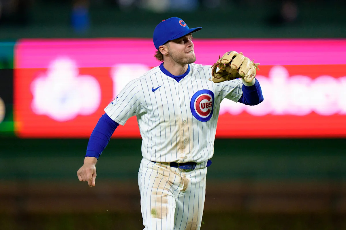 Nico Hoerner lanza el balón entre las piernas para anotar, pero la racha de los Cachorros llega a 7 juegos ante los Astros