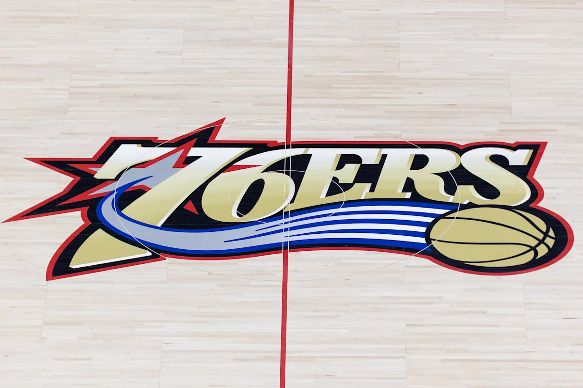 Según los informes, los 76ers contratan al gerente general de los Cavs, Mike Gansey, como presidente de operaciones de baloncesto