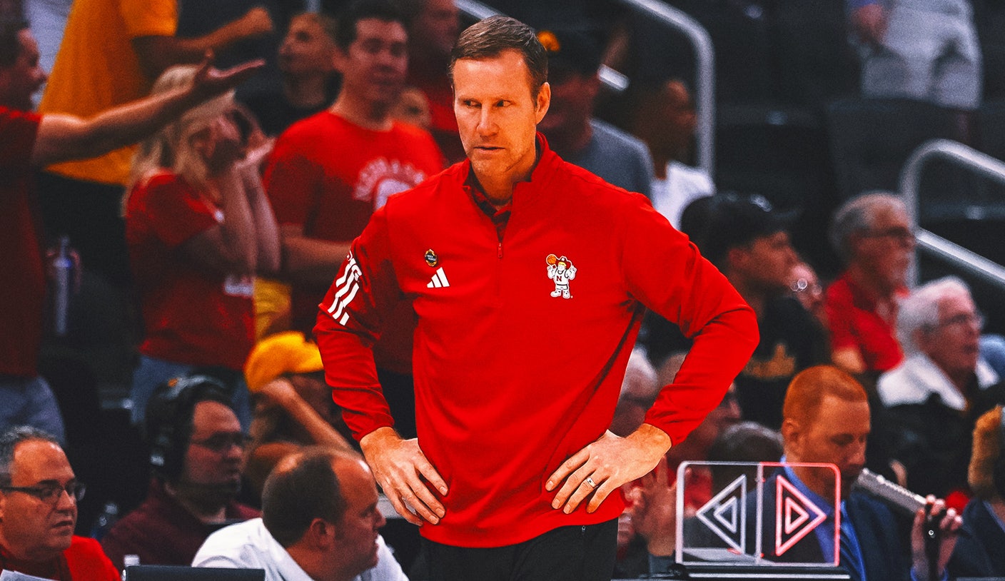 Fred Hoiberg asume la culpa de que Nebraska solo tenga 4 jugadores durante el juego fundamental