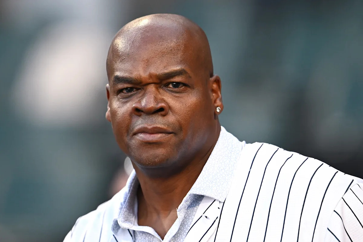 Frank Thomas destroza a los White Sox después de que el equipo lo dejara fuera del mensaje del Mes de la Historia Afroamericana: ‘¡No te preocupes, me quedo con los recibos!’