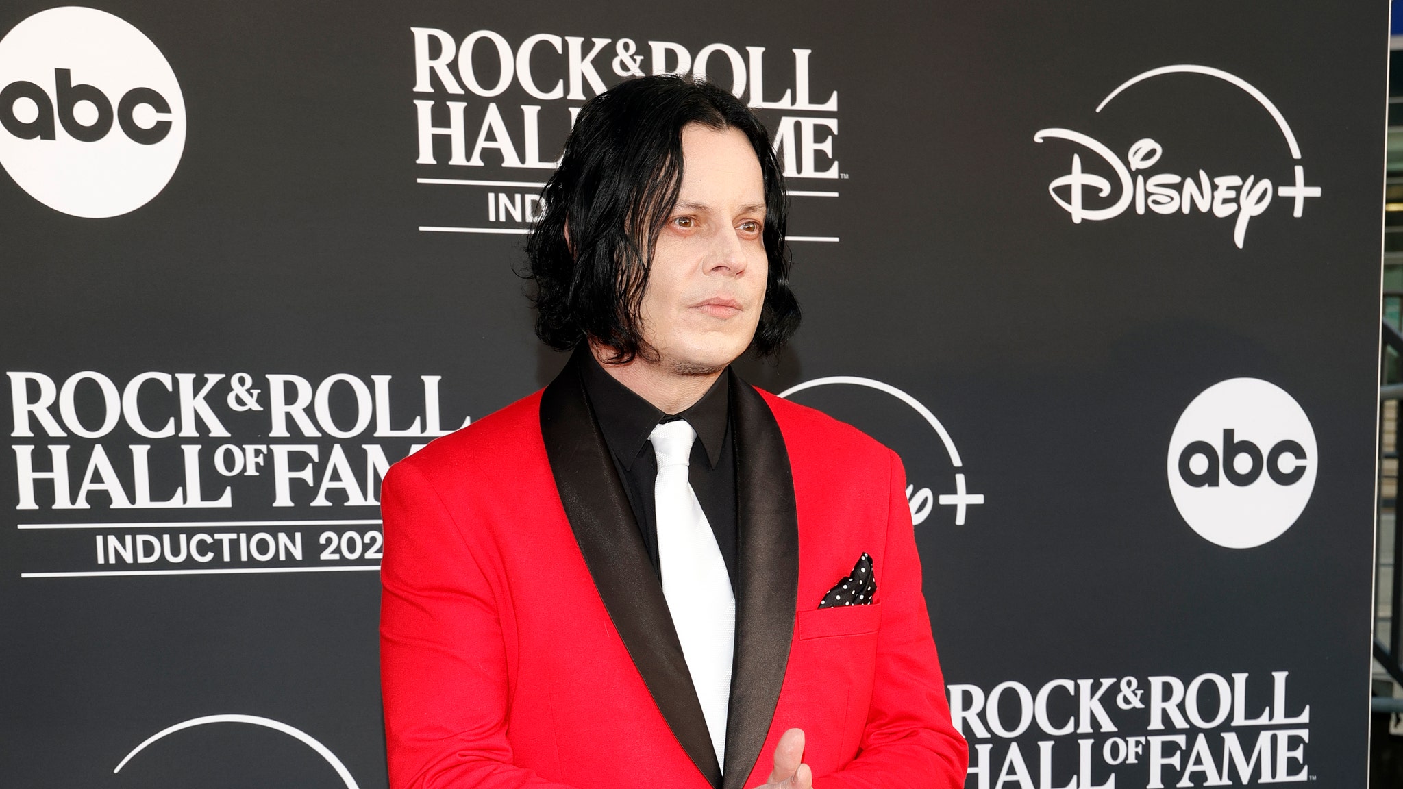Jack White dice que es aburrido escribir canciones sobre rupturas como Taylor Swift