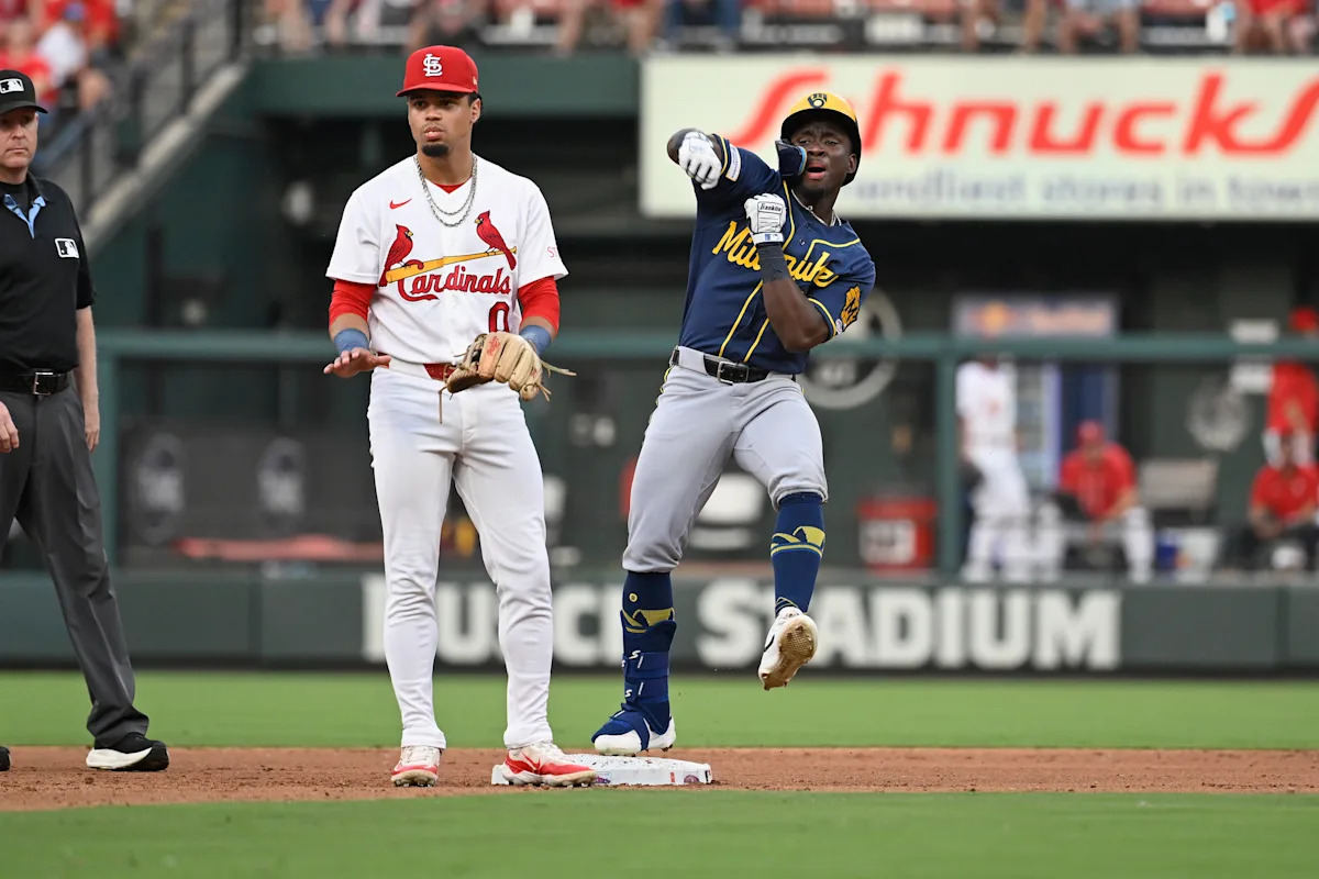 El prospecto número 4 de los Cerveceros, Luis Lara, consigue un hit en su debut en la MLB