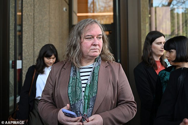 Una mujer transgénero ganó un sensacional caso ‘¿Qué es una mujer?’ en Australia después de que se eliminara una aplicación exclusiva para mujeres.