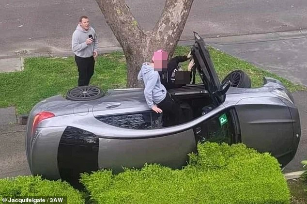 Michael Voss revela la amistad muy improbable que formó después de que el jefe de Carlton persiguiera a un presunto ladrón de autos mientras tomaban un café por la mañana.