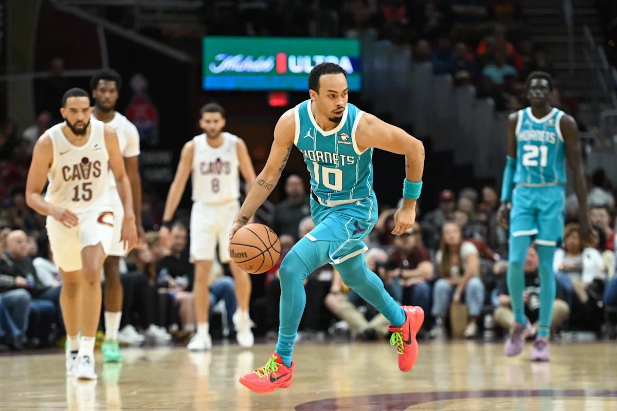 Según los informes, la ex guardia de UCLA, Amari Bailey, que jugó en 10 partidos de la NBA, busca ser elegible para la universidad.