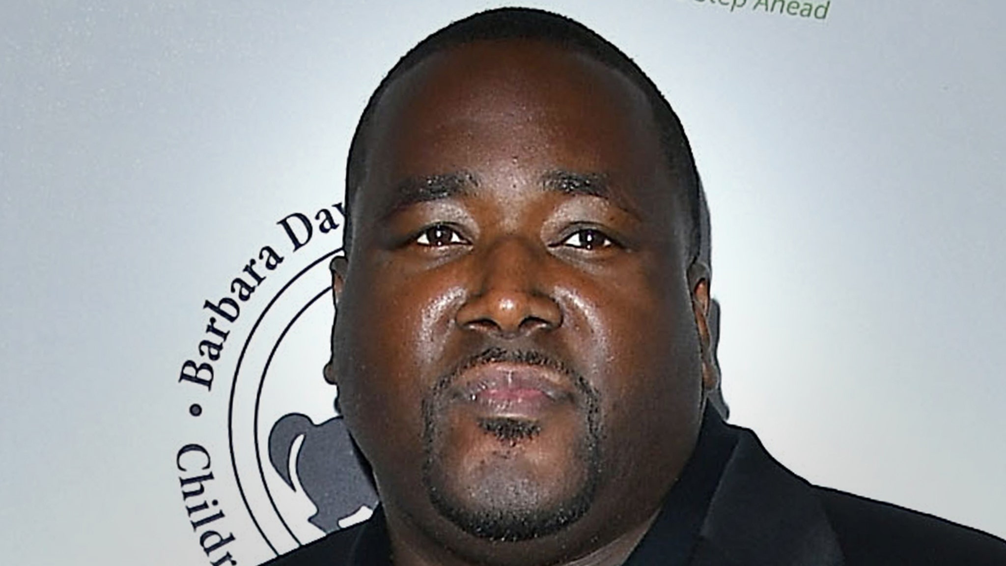 Quinton Aaron dice que su ‘esposa espiritual’ intentó matarlo, ella lo niega