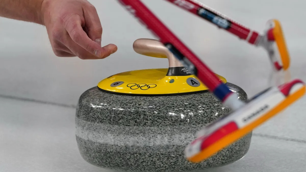 Juegos Olímpicos de Invierno 2026: World Curling ajusta la configuración del árbitro después de controversias sobre el doble toque