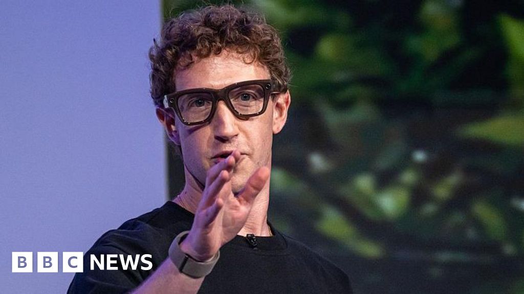 El regulador interactúa con el meta a través de gafas de IA de trabajadores que miran vídeos en primer plano.