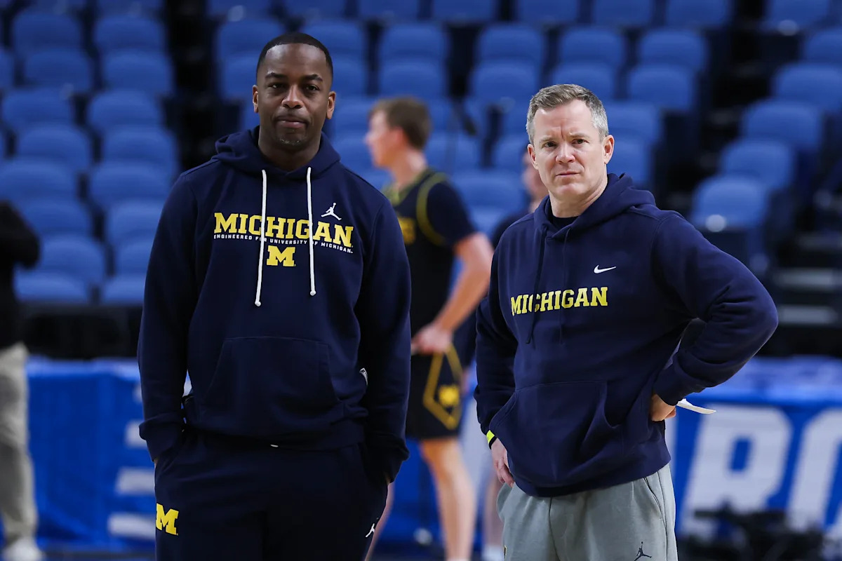 Mike Boynton, el nuevo entrenador en jefe de Michigan, dijo que los días posteriores a la salida de los Mavericks de Dusty May fueron “como beber de una boca de incendios”.
