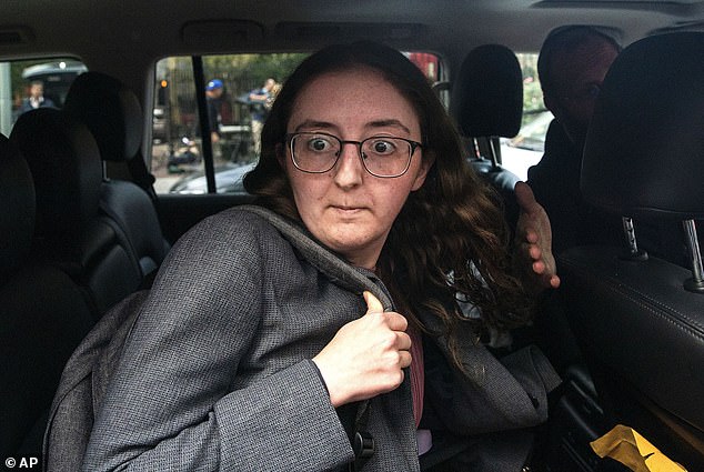 La exnovia de Sam Bankman-Fried saldrá anticipadamente de prisión, dos años después de que despidiera al deshonrado fundador de FTX