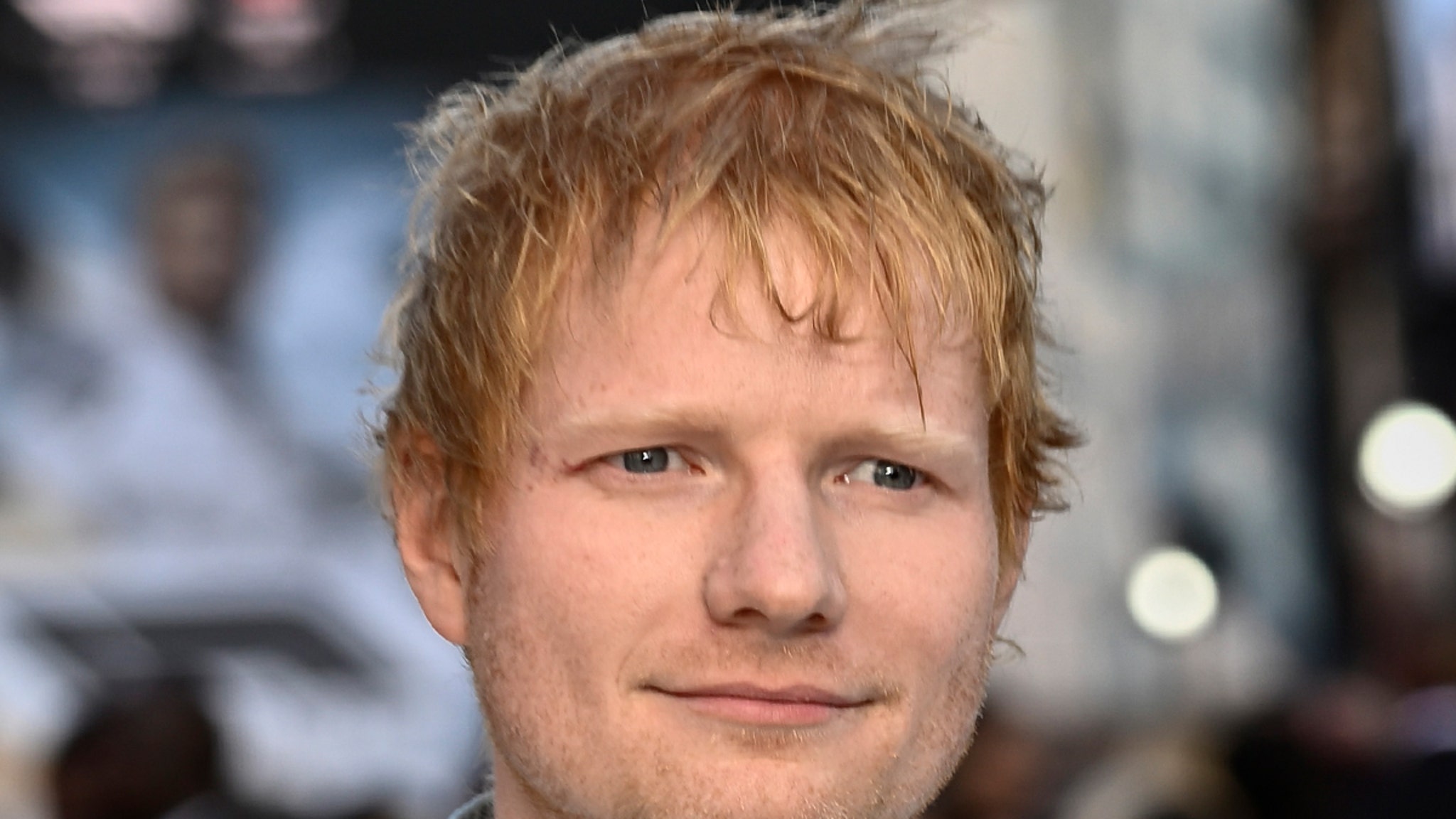 Ed Sheeran insinúa conflicto matrimonial en la edición de lujo del álbum ‘Play’