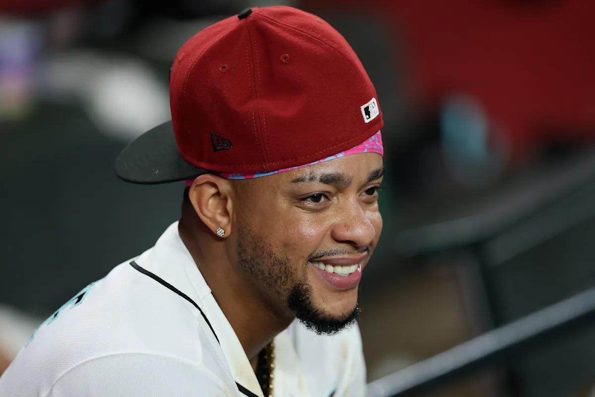 El manager de los Diamondbacks defiende a Ketel Marte luego de informes de que está causando problemas en la casa club con sus ausencias.