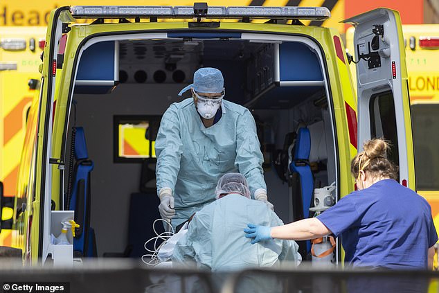 La mayor parte de los 15.000 millones de libras gastados en EPI durante la pandemia de Covid se desperdiciaron, con una competencia por los suministros médicos como en el “Salvaje Oeste”, concluyó la investigación.