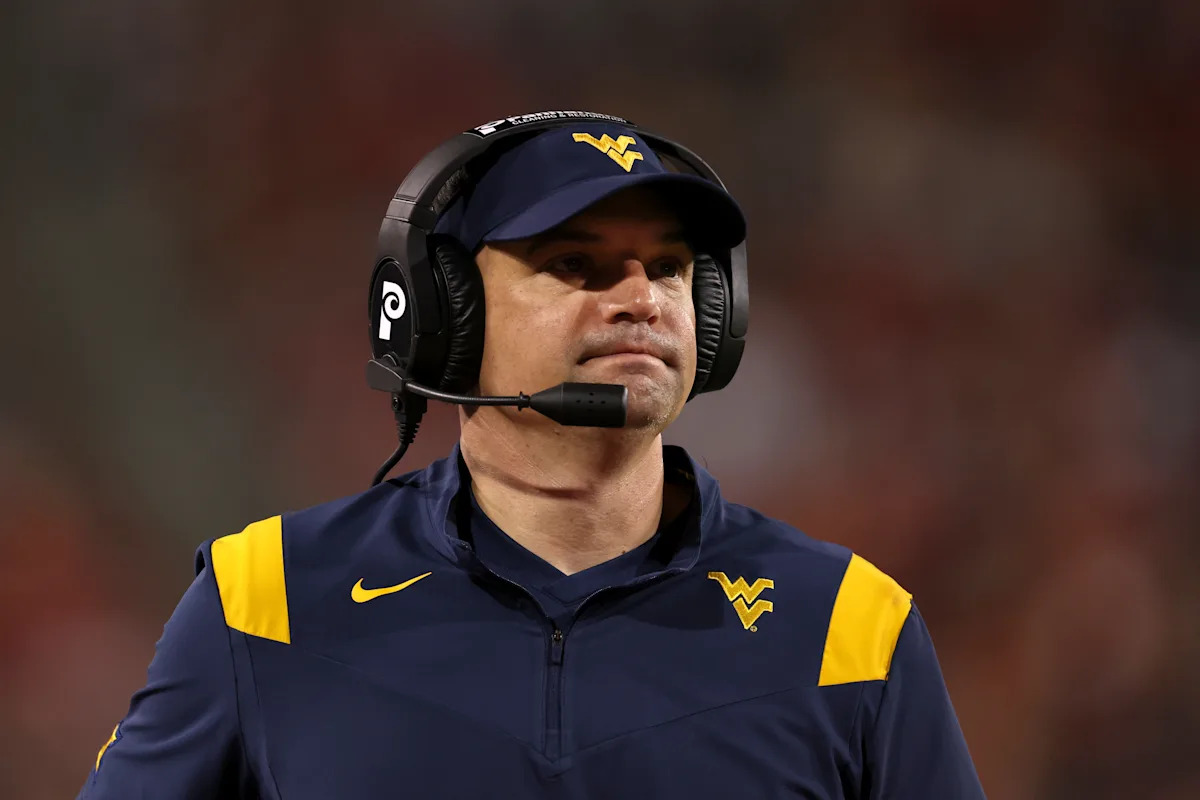 North Texas contrata al ex entrenador en jefe de West Virginia y Troy, Neal Brown, para reemplazar a Eric Morris