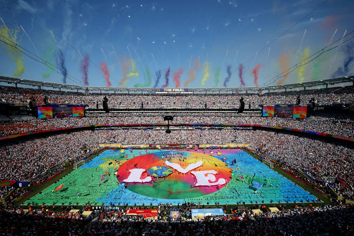 Final de la Copa del Mundo: la FIFA rompe la tradición con un descanso de 30 minutos con un espectáculo que presenta una caótica combinación de BTS, Justin Bieber, Shakira y Madonna