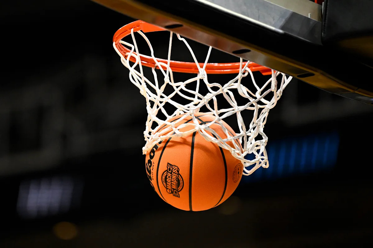March Madness 2026: cómo ver todos los partidos de la Final Four del torneo de baloncesto masculino de la NCAA, realizar un seguimiento de sus grupos, horarios de inicio, canales de televisión y más