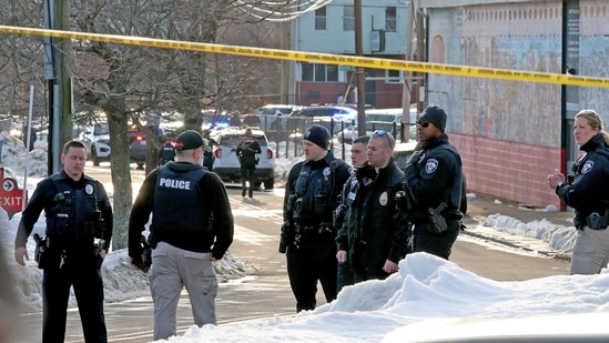Aparecen fotos de Robert Dorgan mientras el tirador de Pawtucket vestía ‘ropa de mujer’