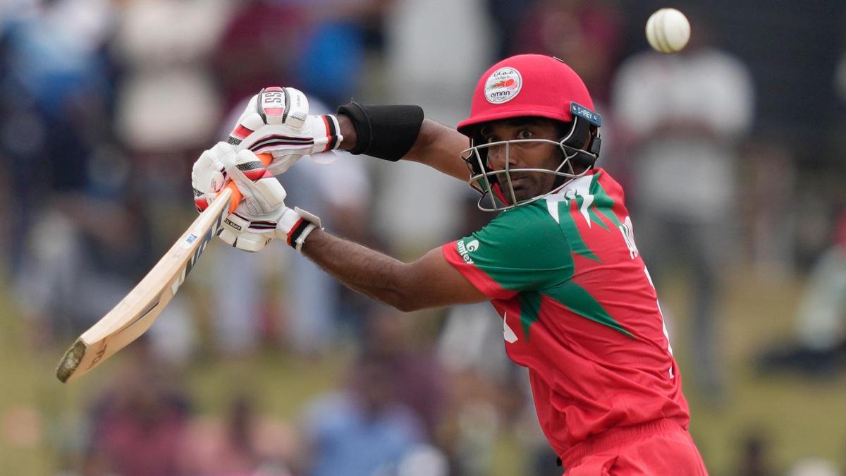 Aamir Kaleem de Omán se convierte en el jugador de mayor edad en marcar medio siglo en el Mundial T20