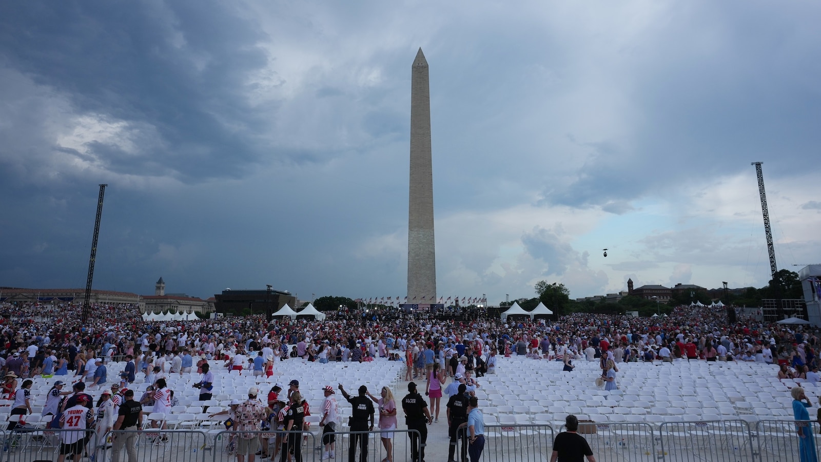 Evacuan evento ‘Saludo a América’ de Trump por mal tiempo