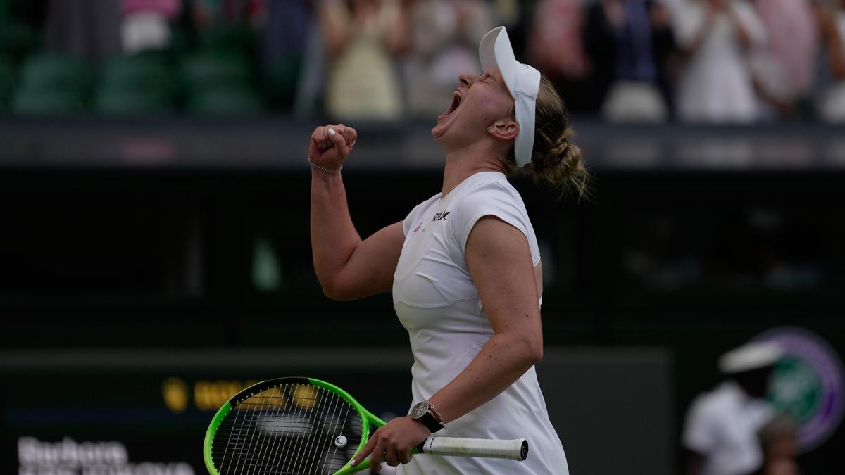 La ex campeona Krejcikova derrotó a Andreeva en la tercera ronda de Wimbledon