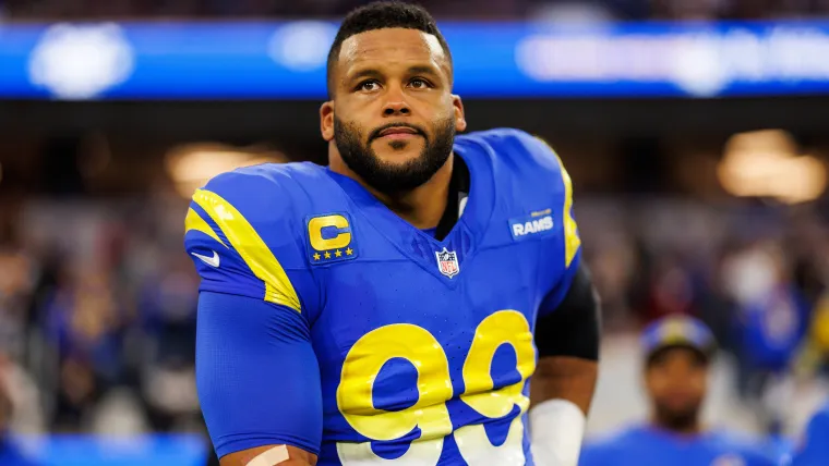 El nuevo defensor de los Rams le lanzó un discurso no retirado de cuatro palabras a Aaron Donald
