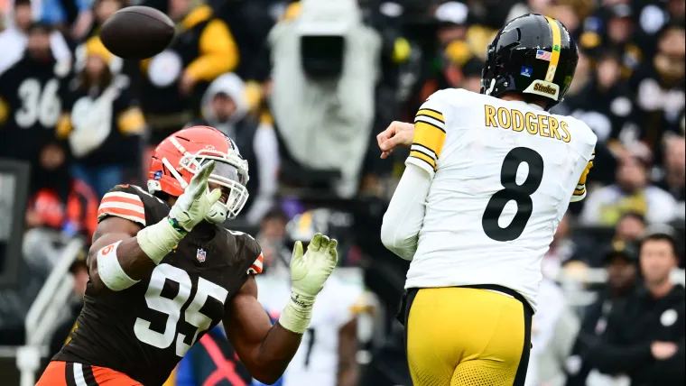 Aaron Rodgers de los Steelers corta lazos con el veterano WR de 27 años dos meses después de fichar a su compañero de equipo
