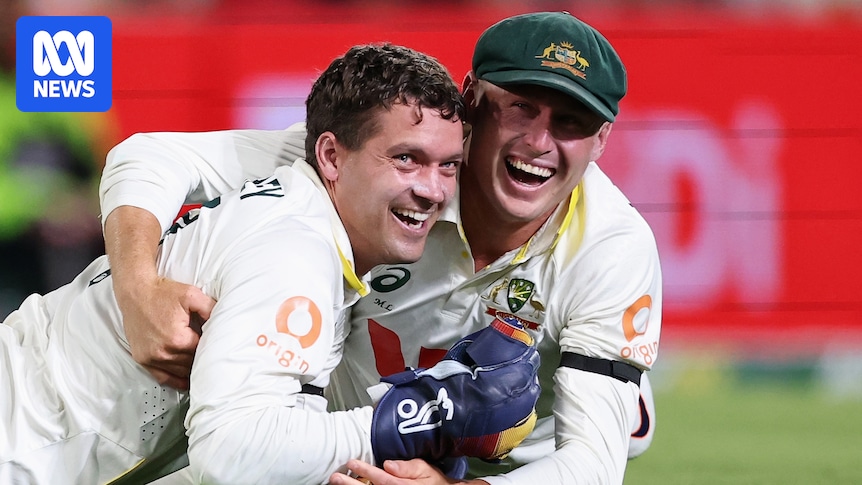 Alex-Carey-Pulls-Off-Stunning-Catch-Amid-Teammate-Collision-in.jpeg
