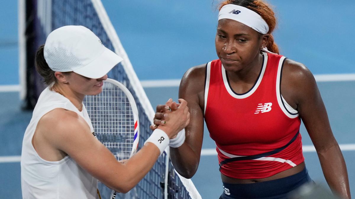 Debate sobre privacidad: Świątek apoya el llamado de equilibrio de Gauff