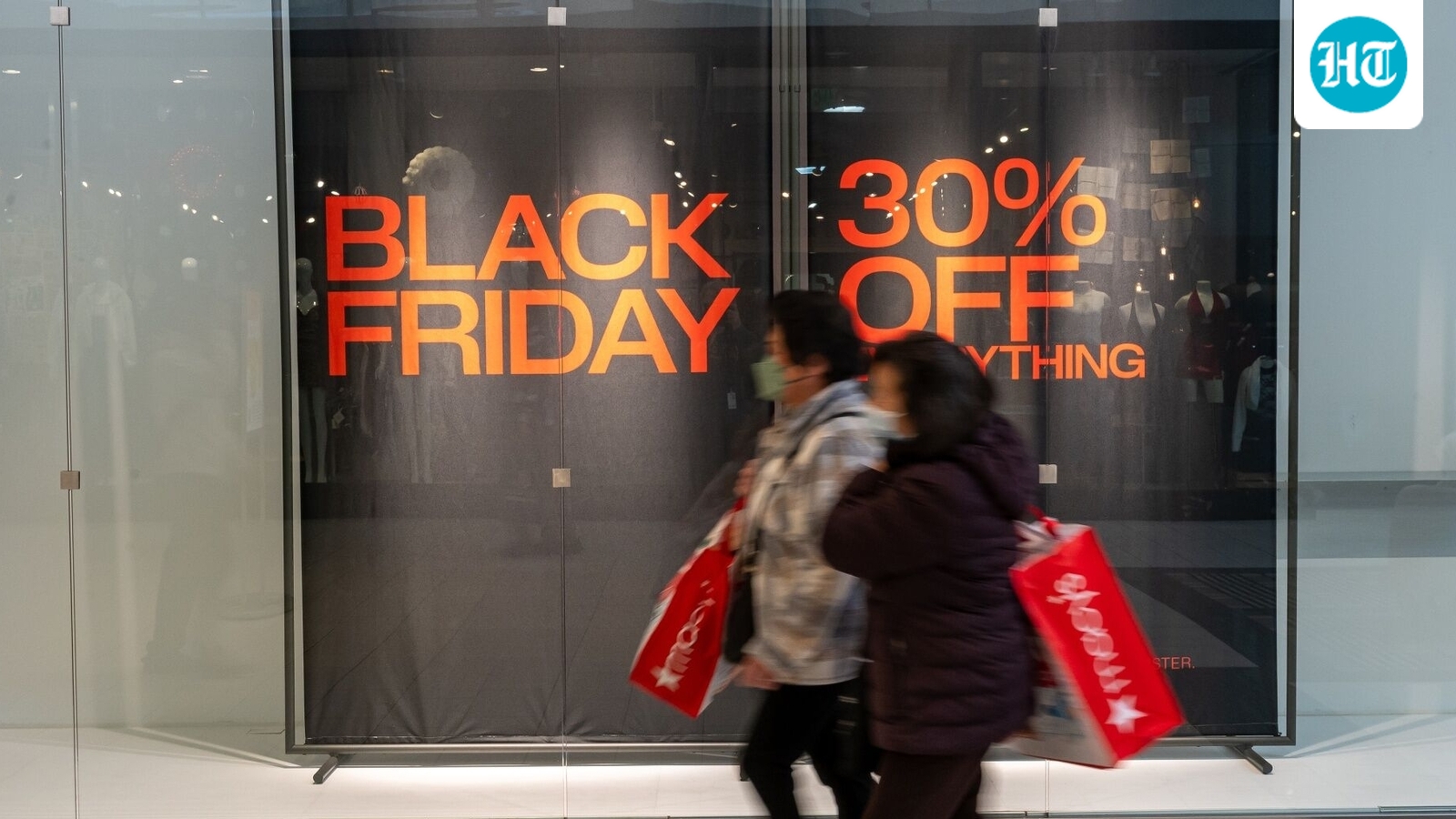 BLACK-FRIDAY-SHOPPING-52_1764390485285_1764390513350.jpg