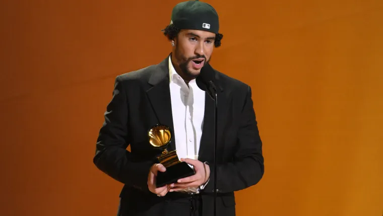 ¿Por qué Bad Bunny no puede presentarse en los Grammy? La verificación de datos de Trevor Noah sobre la estrella del espectáculo de medio tiempo del Super Bowl