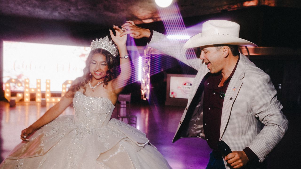 El demócrata del sur de Texas que cantará en tu quinceañera