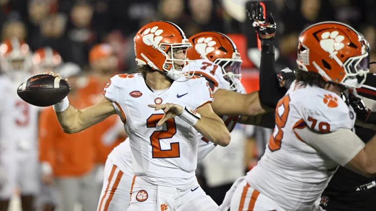 ¿En qué canal está Clemson vs. Penn State? Pinstripe Bowl 2025 transmisión en vivo, hora y programa de TV para ver