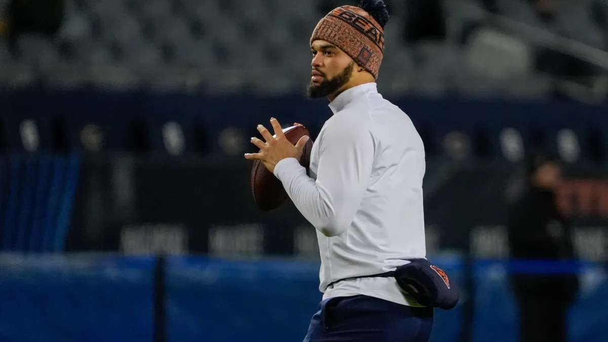 Caleb Williams alimenta a los escépticos antes del brutal calendario de los Bears para 2026