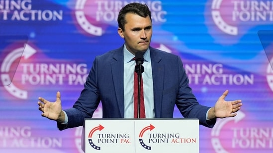 El viejo comentario de Charlie Kirk sobre Thomas Massie es una devolución de llamada a Trump: ¿”gran hombre” o “tonto desleal”?
