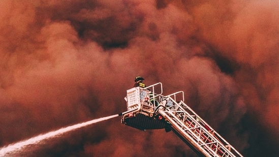 ¿Se incendia el Temple Theatre de Tacoma? Videos muestran incendio masivo en St. Helens Avenue