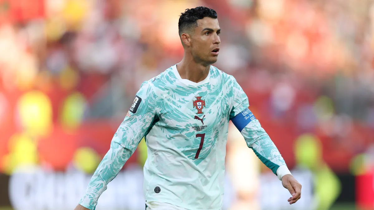 Portugal vuelve a utilizar inútilmente a Cristiano Ronaldo, pero un fuera de juego tardío los salva