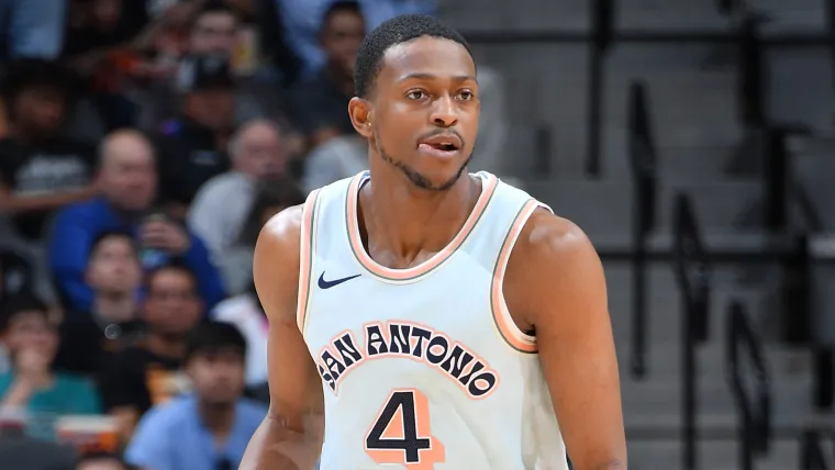El ex LB de la NFL quiere que De’Aaron Fox sea despedido de los San Antonio Spurs después de una jugada
