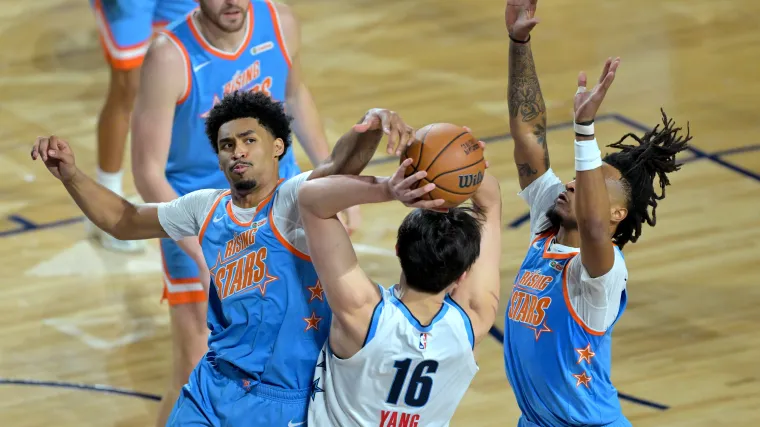 El base sorpresa de los Spurs se encuentra entre las tarjetas más populares de la NBA